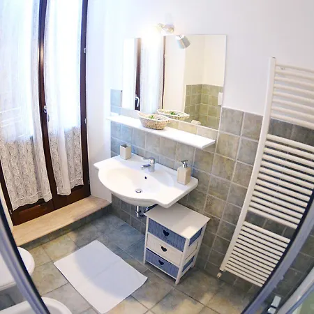 לינה וארוחת בוקר Il Vicolo 3*